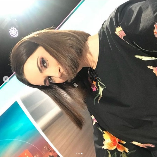 Andreea Berecleanu a pozat goală în cadă. Imaginea cu prezentatoarea Observatorului, pusă sub lupă de cârcotași