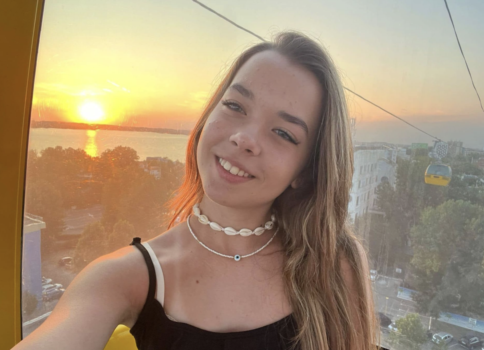 Iasmina, adolescenta de 15 ani care s-a electrocutat în baie, a murit. Familia e devastată de durere: ”Îți mulțumim că ne-ai dat șansa să te avem ca fiică!”