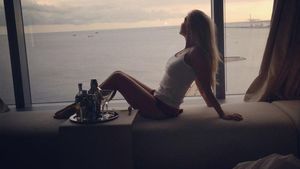 Fosta amanta a lui Piturca, escapada sexy la Barcelona! Satula de barbati, a fugit in lume cu o femeie!