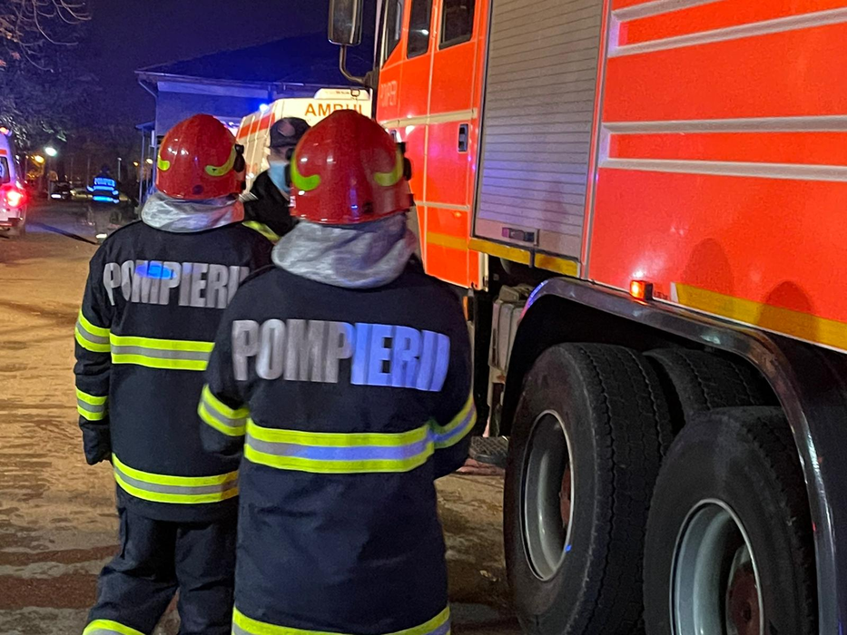 Incendiu violent la Spitalul de Boli Infecțioase din Ploiești. Două persoane au murit, iar alte 20 au fost evacuate
