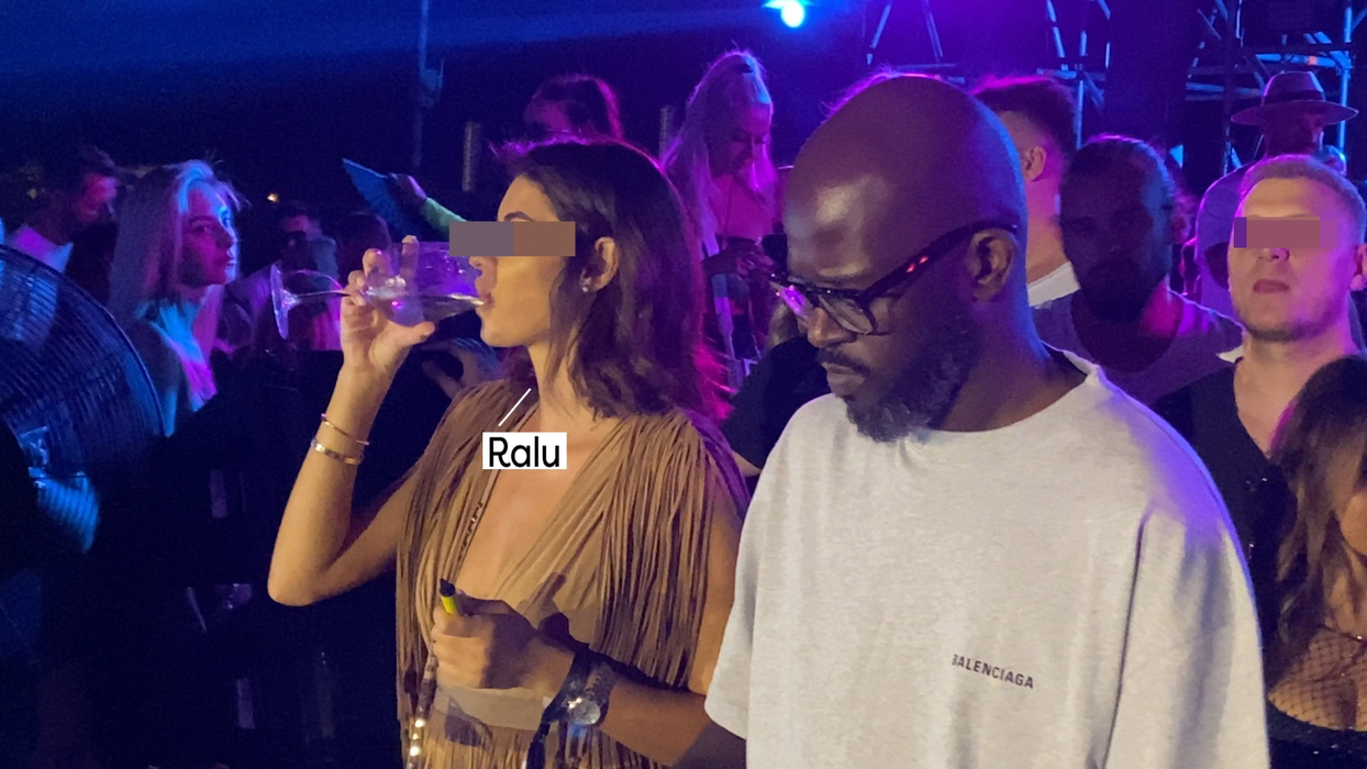 Ralu a stat lipită, în club, ca marca de scrisoare de DJ-ul Black Coffee