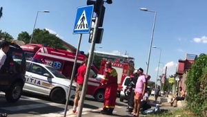 Accident grav, în Pipera! Șoferul unui Logan a ajuns pe asfalt în urma unei coliziuni cu o altă mașină