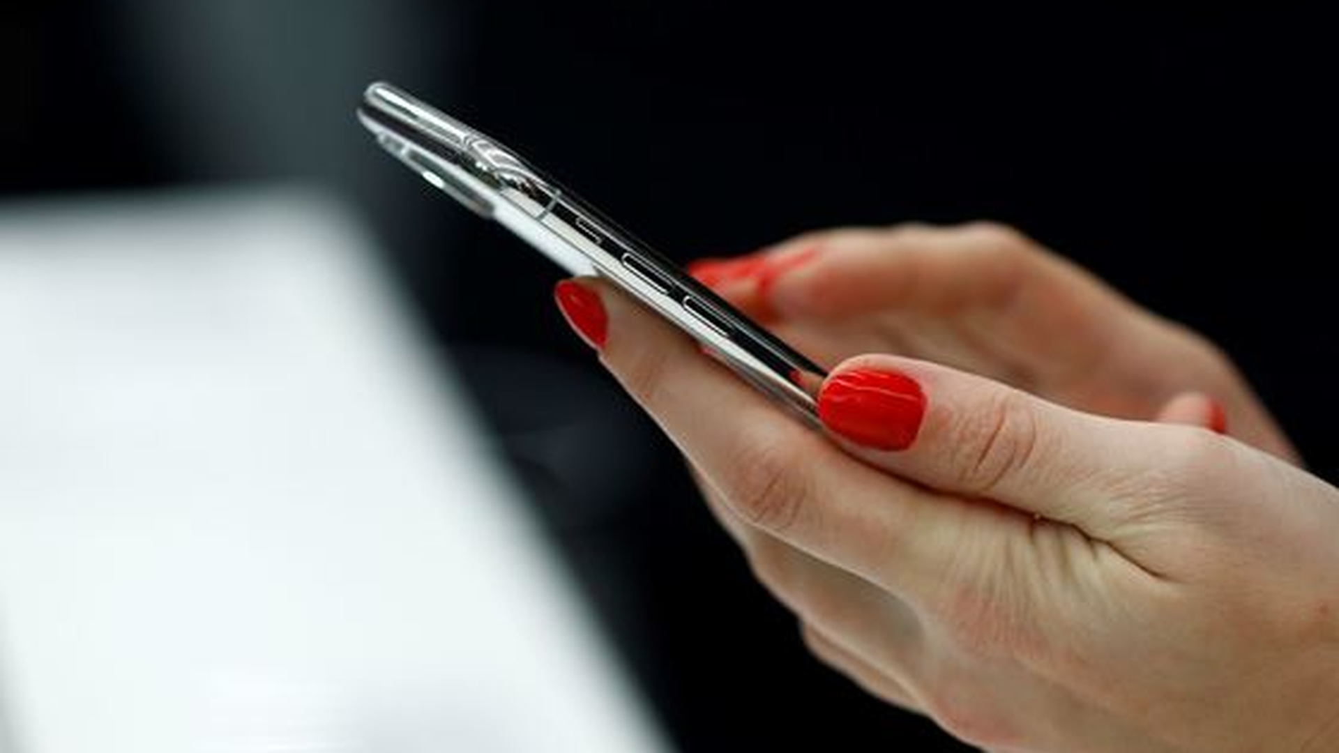 Țeapă de zile mari! Cum a picat în plasă o tânără care-și dorea un telefon nou