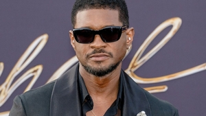 Usher, acuzat că și-a trimis „clona” pe scenă. Reacția cântărețului după ce fanii au observat ceva ciudat
