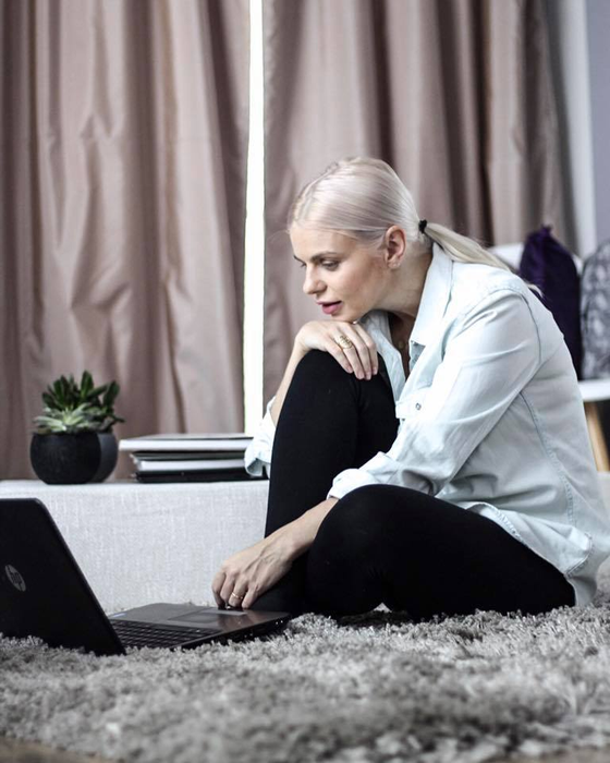 JOJO s-a fotografiat nemachiată şi nepensată, în cadă! Uite cum arată vedeta la aproape două luni de când a născut