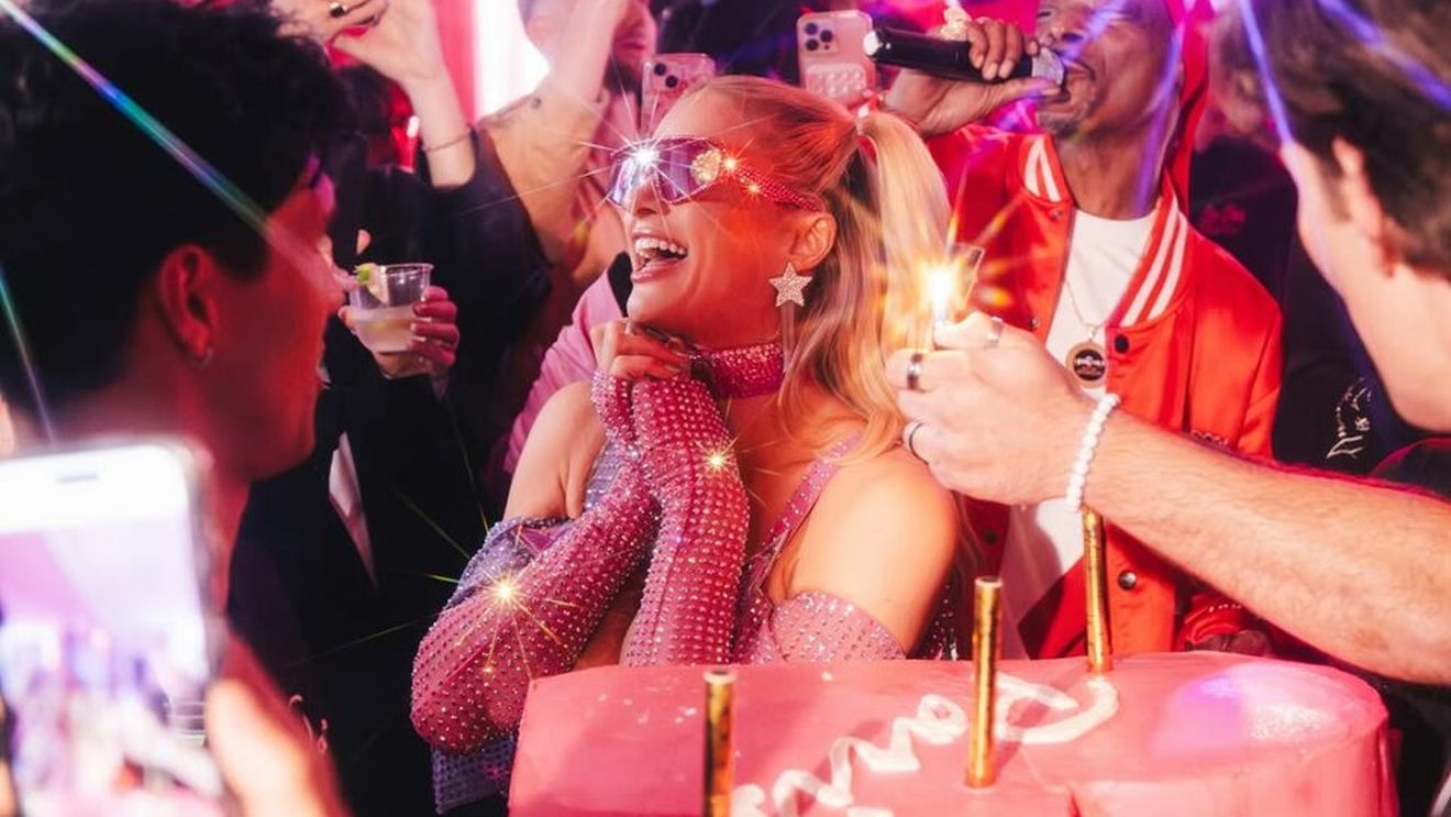 Paris Hilton, super party de ziua ei! A împlinit 44 de ani și arată BETON!
