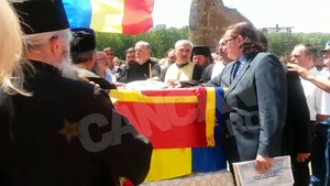 Miron Cozma, asa cum nu l-ai mai vazut niciodata. S-a inchinat cu capul pana in podea si...