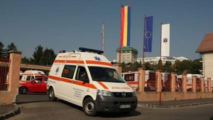 Doi răniți grav după impactul dintre o mașină și un autotren, în zona Popasului Căprioara, din județul Brașov