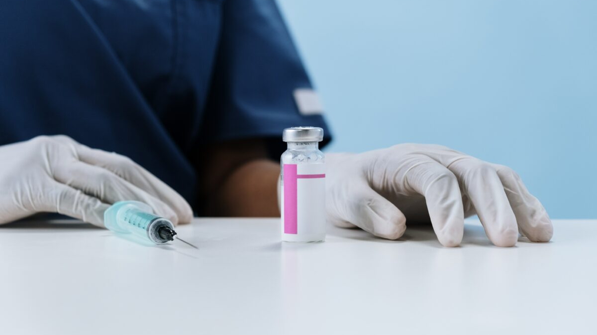 Medic de familie din Dolj, trimis în judecată, pentru că a eliberat certificate false de vaccinare. Este acuzat că ar fi luat mită de peste 900 de ori