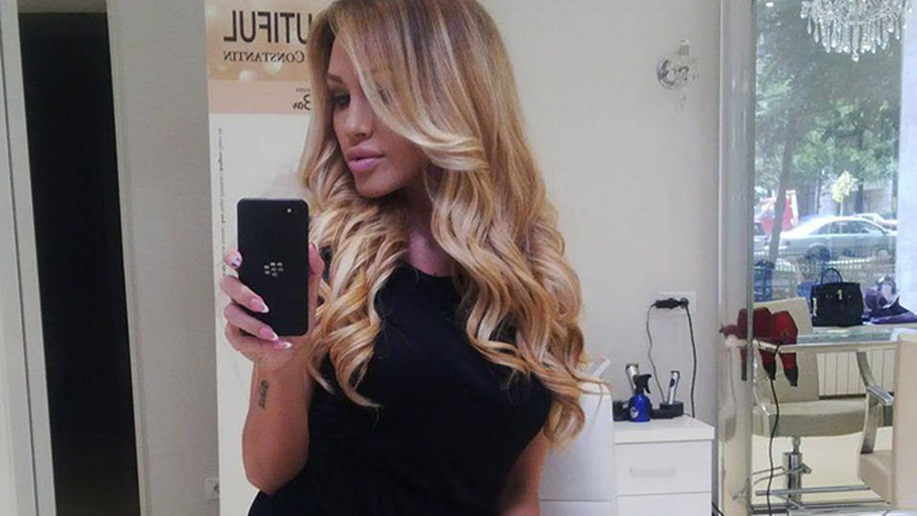 RALUCA PODEA s-a fotografiat în metrou. Reacţia şocantă a unui bărbat care a văzut poza: "Ai..."