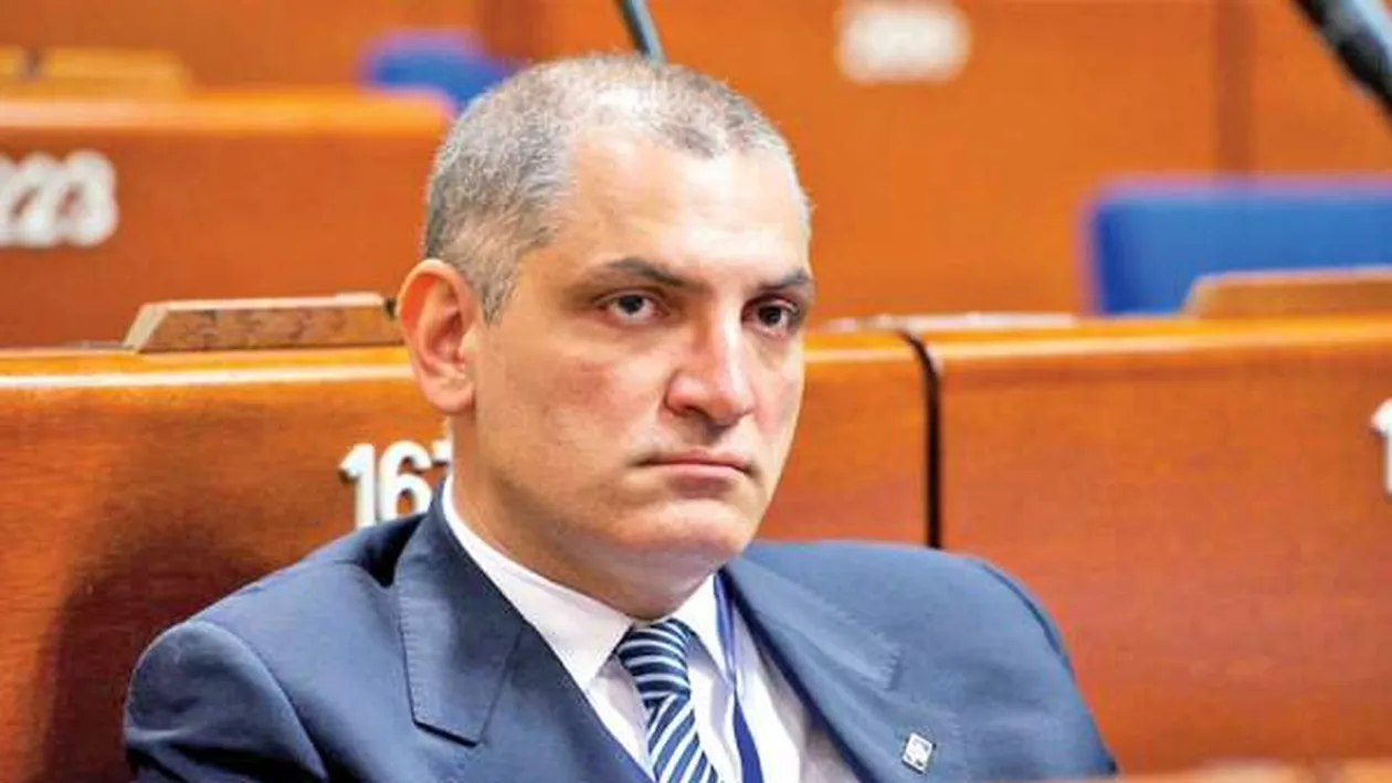 Mai mult ca sigur ca nu-l recunosti! Damian Draghici a slabit, s-a tuns periuta si s-a lasat de muzica! Uite cu ce se ocupa acum