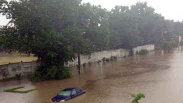 Imagini uluitoare la Cernavodă! Străzi și magazine, inundate VIDEO