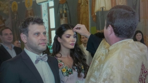 Alina Puşcaş, luată de soţie ”cu forţa”: ”Mi-a pus cineva un buchet în mână şi m-am trezit cu preotul care spunea...”