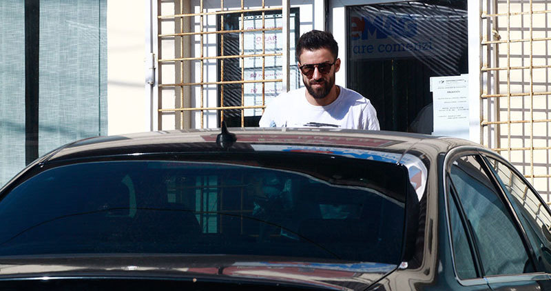 Gabriel Enache a ridicat de la oficiul poştal mai multe haine pe care le-a comandat din Italia