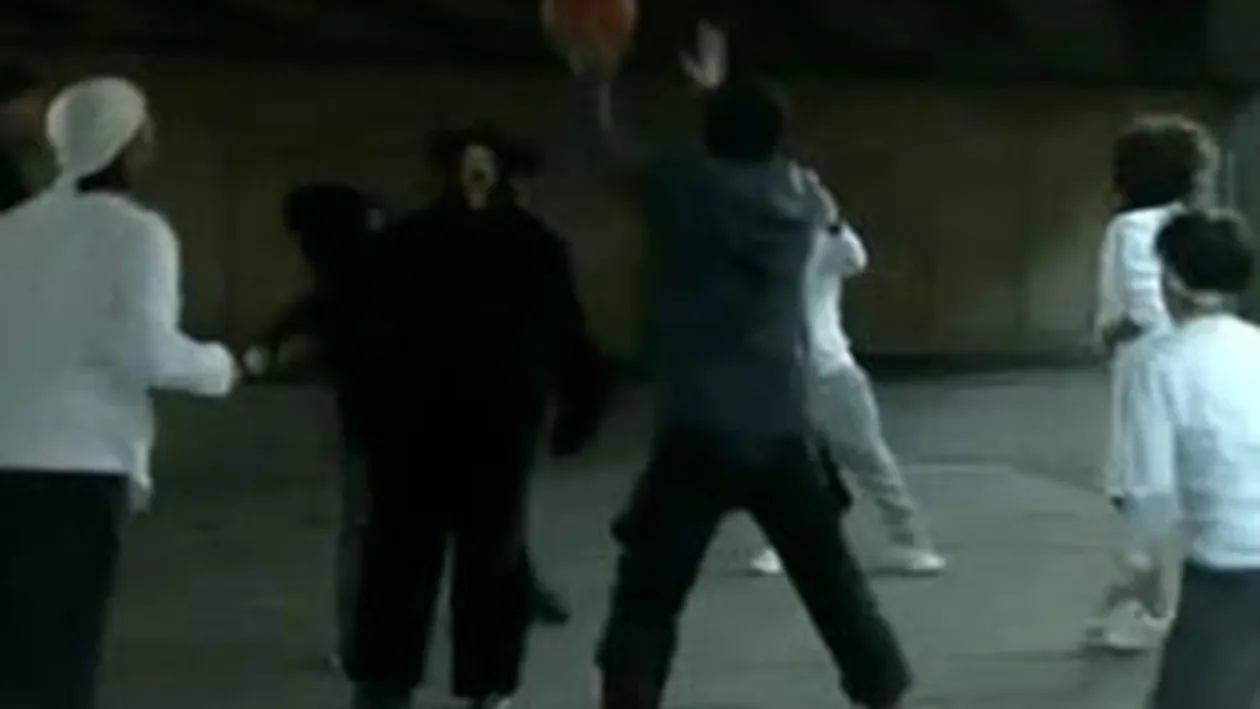 VIDEO de senzatie! Cea mai tare campanie de protejare a biciclistilor in trafic!