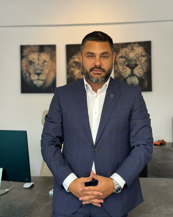“Patronaşul” nu a renunţat la vechile obiceiuri: se distrează în Dubai cu rusoaica lui Alex Bodi! Anna Roman a pus piciorul în prag! “Nu mai vreau să mai fiu asociată cu el, nu îmi face bine”