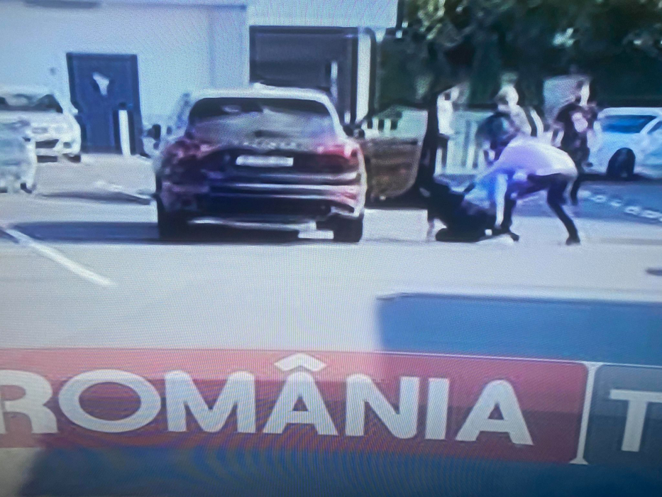 Scene șocante: Brigitte a fost agresată de Pastramă în parcarea unui supermarket