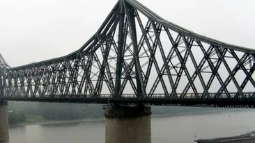 Veste bună pentru șoferi! Taxa de pod de la Fetești va fi suspendată. De când se aplică măsura