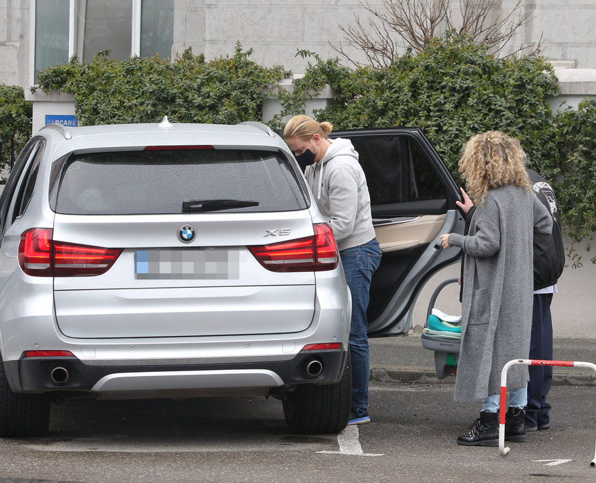 Familia Laufer se pregătește de plecare