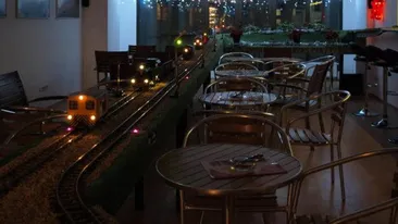 In intuneric, printre trenulete, la teatru si... in avion! Astea sunt cele mai inedite restaurante din Bucuresti!