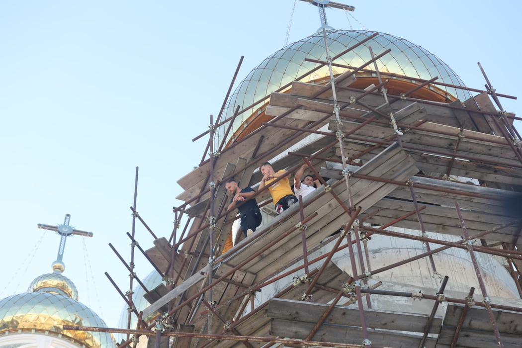 S-a sfințit biserica de 10 milioane de euro a lui Gigi Becali din Pipera. Imagini de la marele eveniment