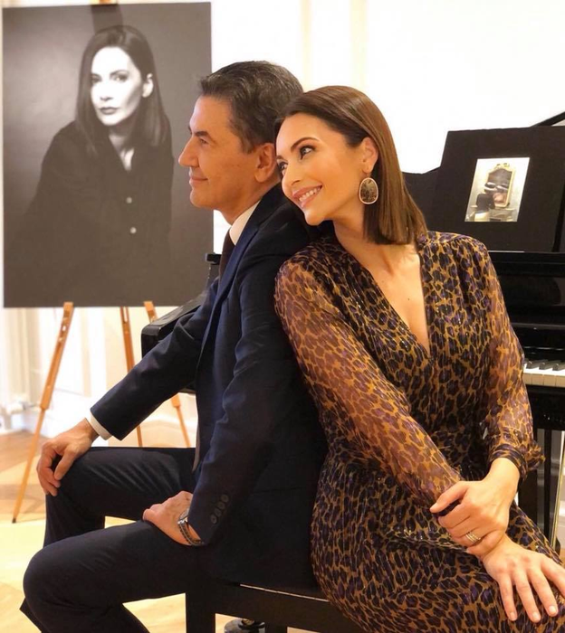 Andreea Berecleanu a pozat goală în cadă. Imaginea cu prezentatoarea Observatorului, pusă sub lupă de cârcotași