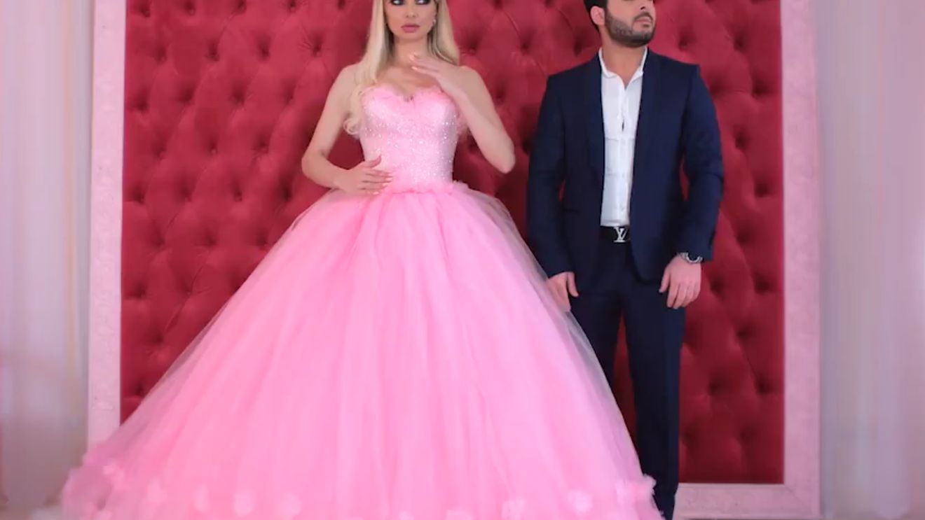 Acest videoclip al unei cântăreţe pop a fost interzis prin lege în Liban pentru că este mult prea provocator!