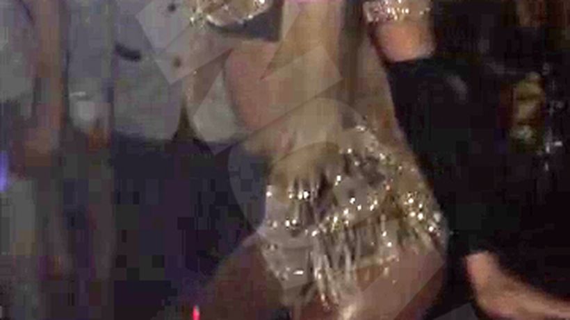 Un nou scandal in showbiz intre Chivu si Mocanu? Uite ce a facut Loredana la ultimul show in club! Imagini fierbinti