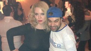 Florin Salam, prins in OFSAID cu Oana Lis! Manelistul a luat-o in brate la o petrecere iar sfarcurile blondei au luat-o razna