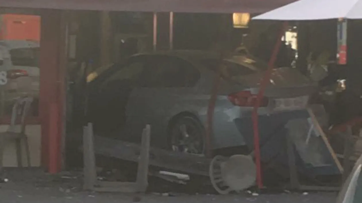 Un nou atac la Paris! Un mort şi şapte răniţi