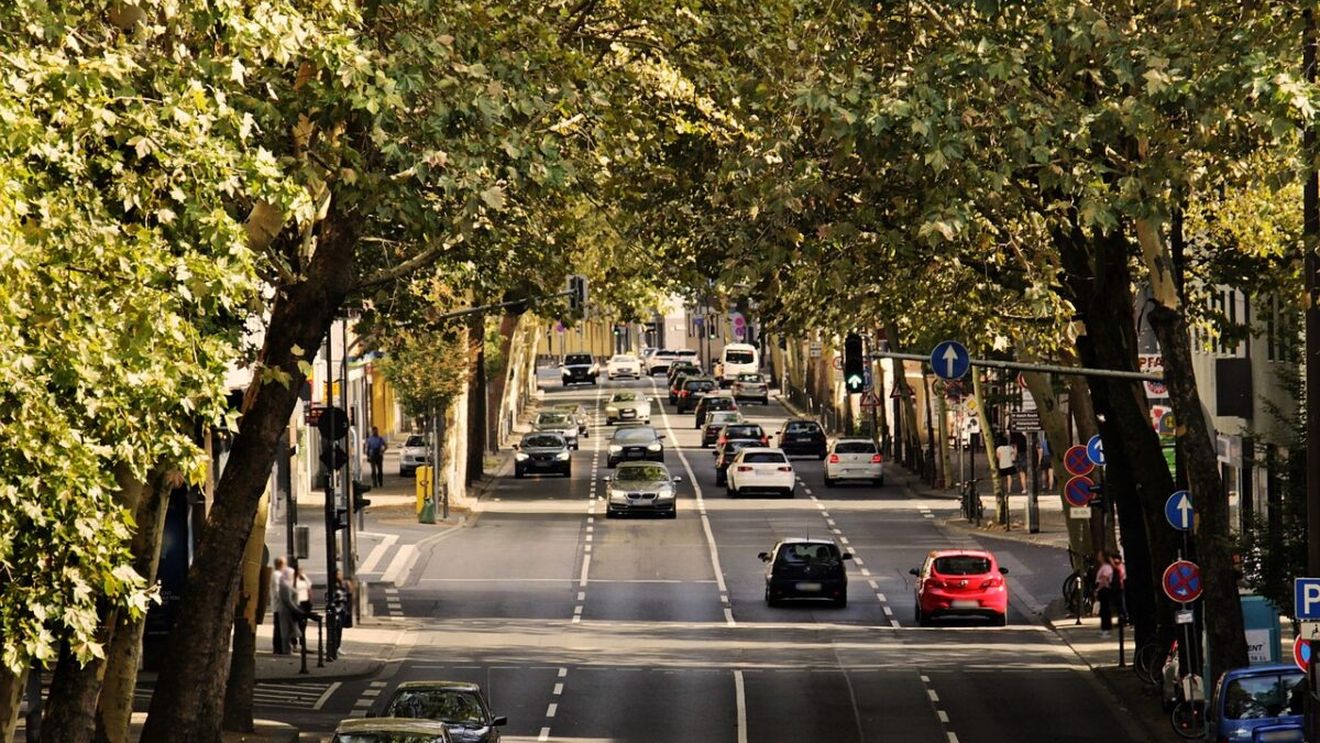 Românii care vor plăti impozitul la jumătate pentru mașina lor. Guvernul a decis