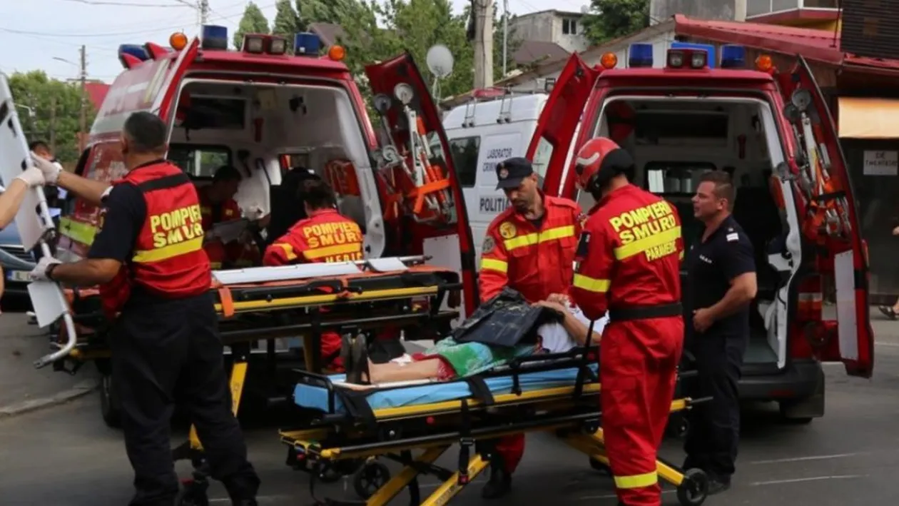 Un microbuz, care transporta 14 români întorși din Franța la centrul de carantină, s-a răsturnat