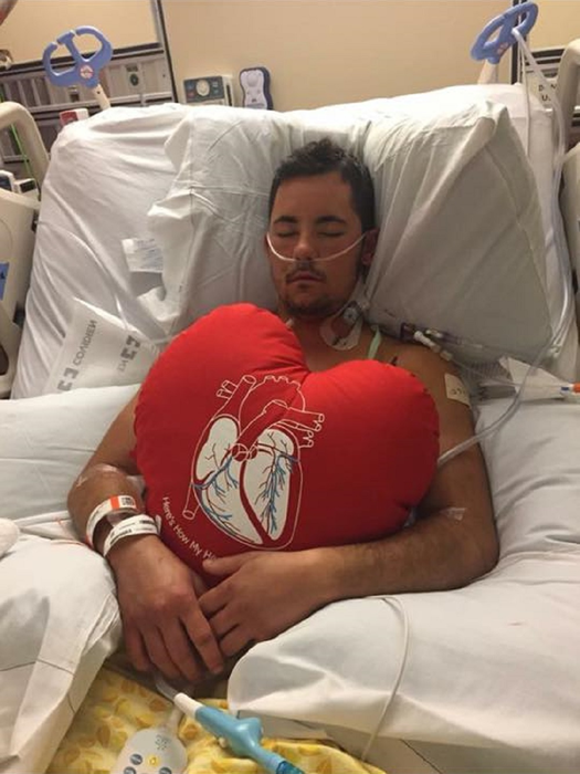 Luca Iclodean, românul rănit în urma atacului sângeros din Las Vegas, a ieşit de la Terapie Intensivă, iar starea lui de sănătate se ameliorează. Sursa foto: Facebook