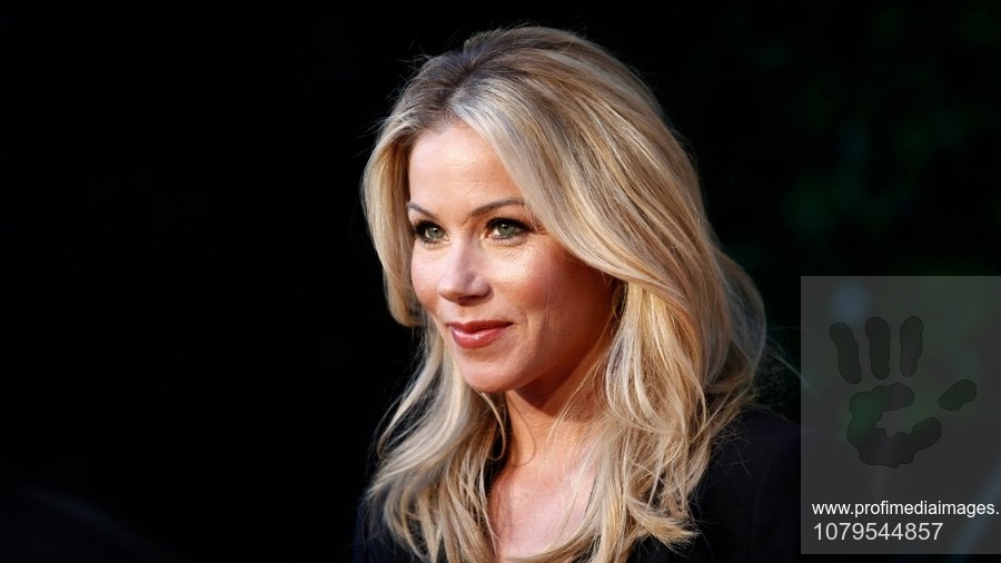 Cum trece Christina Applegate prin lupta cu scleroza multiplă. Un fost coleg din serialul „Familia Bundy” rupe tăcerea