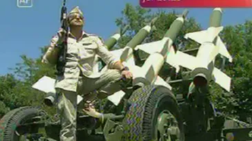 VIDEO Catalin Botezatu ii ameninta cu arma pe concurentii de la Burlacita: Esti pe un teren minat, iti spun eu!