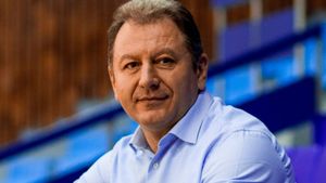 Președintele Consiliului Județean Bitrița-Năsăud a fost infectat cu noul coronavirus. Emil Radu Moldovan: „Mă alătur miilor de români confirmați pozitiv”
