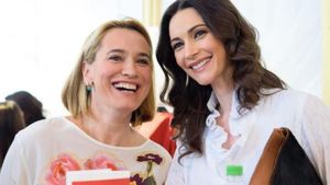 Andreea Berecleanu e mai tare decât Andreea Esca! Știrista de la Antena 1 o "face" la bani pe prezentatoarea știrilor Pro TV