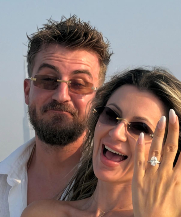 Bucurie mare în familia lui Mario Fresh! Sora artistului a fost cerută în căsătorie: cum arată inelul de logodnă