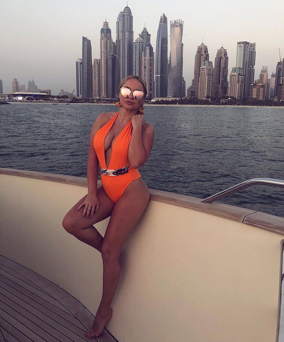 Ramona, tânăra din Oradea care  l-a făcut KO pe Mayweather, a lucrat timp de cinci ani la Ministerul de Inetrne