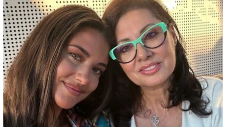 Denise Iacobescu, mama Antoniei, a absolvit facultatea la aproape 60 de ani. Imagini emoționante de la festivitate