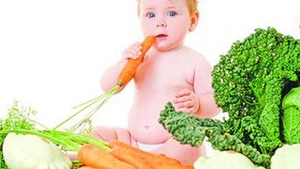 Bebelusul isi dezvolta preferintele alimentare din burtica