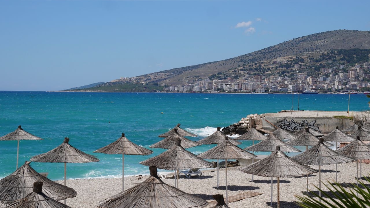 Turiști păcăliți de agenția de turism. Au plătit 3.540 de euro pentru o vacanță în Bulgaria la care nu au mai ajuns