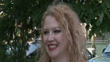 Dupa ce si-a aratat un san la piscina, Oana Lis ar vrea sa pozeze in reviste pentru barbati! Vezi pentru cati bani!