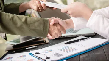 Un angajat a primit din greşeală 330 de salarii, iar după 3 zile a fost de negăsit. Judecătorii au hotărât că poate să păstreze banii