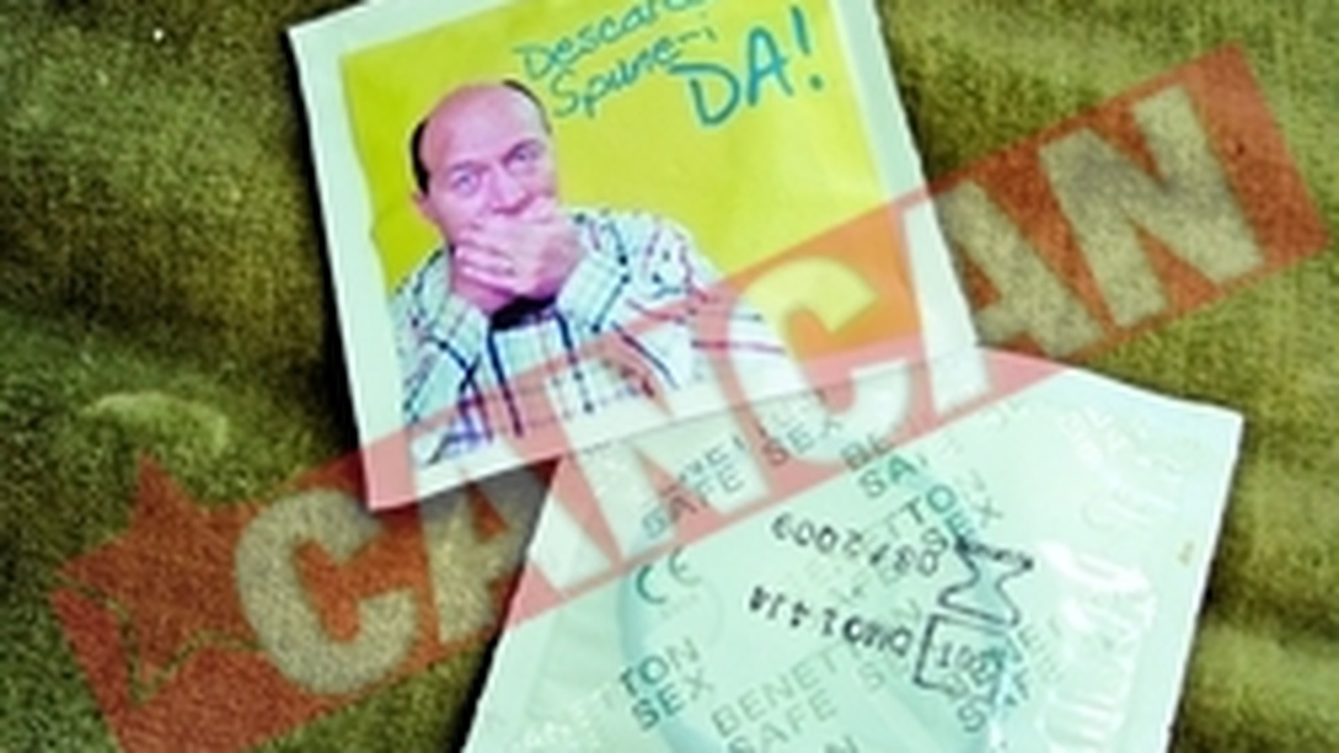 Prezervative cu chipul lui Basescu: "Descarca-te!"