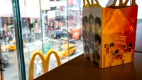 O fetiță de doi ani a ajuns la spital după ce a fost la McDonald`s. Ce conținea lichidul suspect pe care l-a consumat