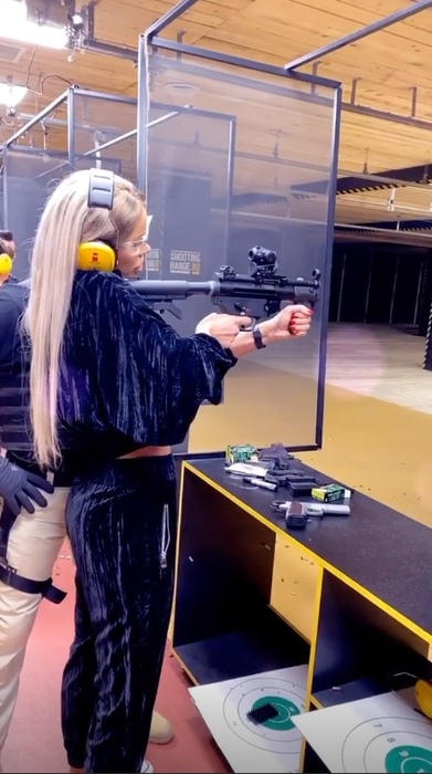 Bianca Drăgușanu se teme pentru viața ei după divorț!? A învățat să tragă cu pistolul! VIDEO