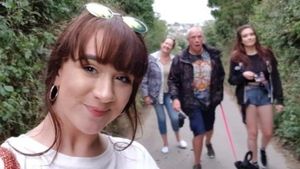 O tânără de 17 ani s-a sinucis din cauza izolării: ”Nu putea termina școala, nu putea ieși să-și vadă prietenii”