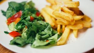 Cartofii prăjiţi ar putea fi mai sănătoşi decât salata, conform ultimelor studii ştiinţifice