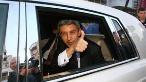 EXCLUSIVITATE. Breaking news. Dan Diaconescu a fost eliberat în secret! Şi-a luat familia şi...
